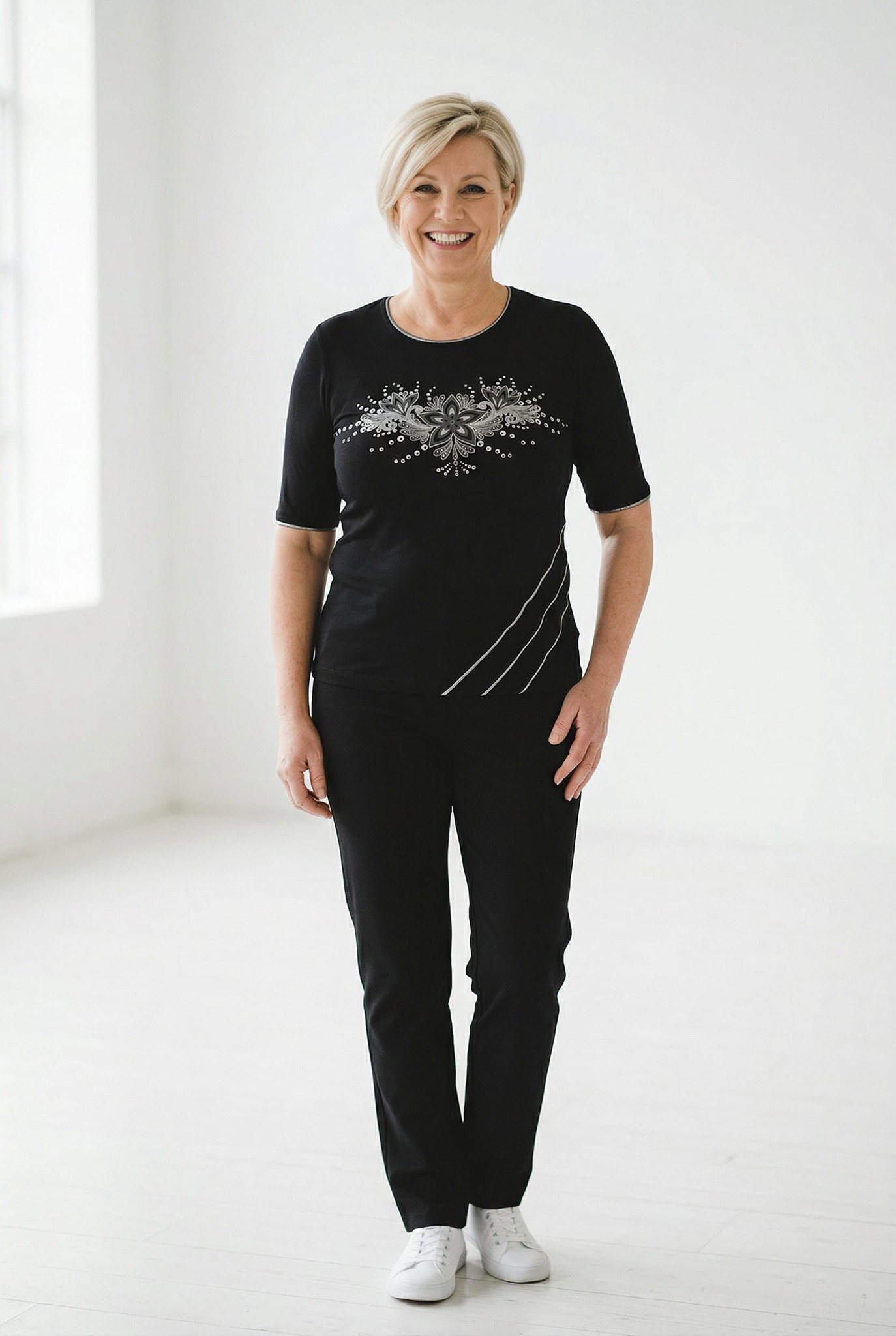 Majica s podaljšanim kratkim rokavom (črna)