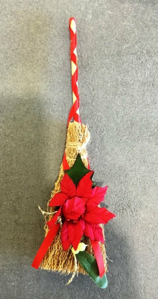 Scopina Portafortuna Natalizia Scopina Portafortuna Natalizia