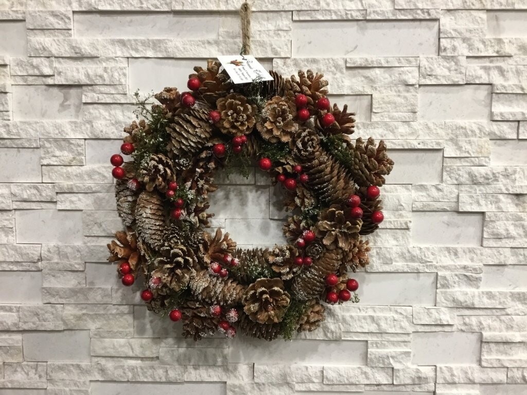 Corona Natalizia Appendiporta Pigne e Bacche Corona Natalizia Appendiporta Pigne e Bacche