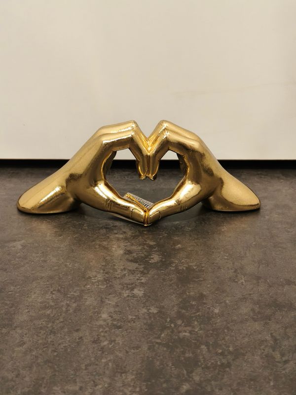 Mani che fanno Cuore Oro