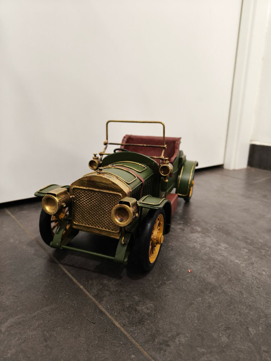 Auto d’Epoca in latta Auto d’Epoca in latta