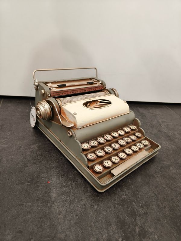 Macchina da Scrivere in Latta