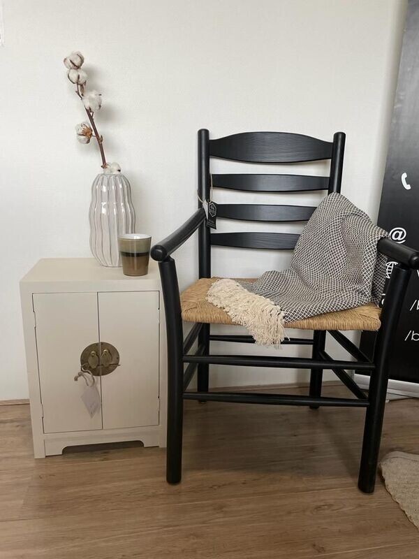 Stoelen met biezen zitting