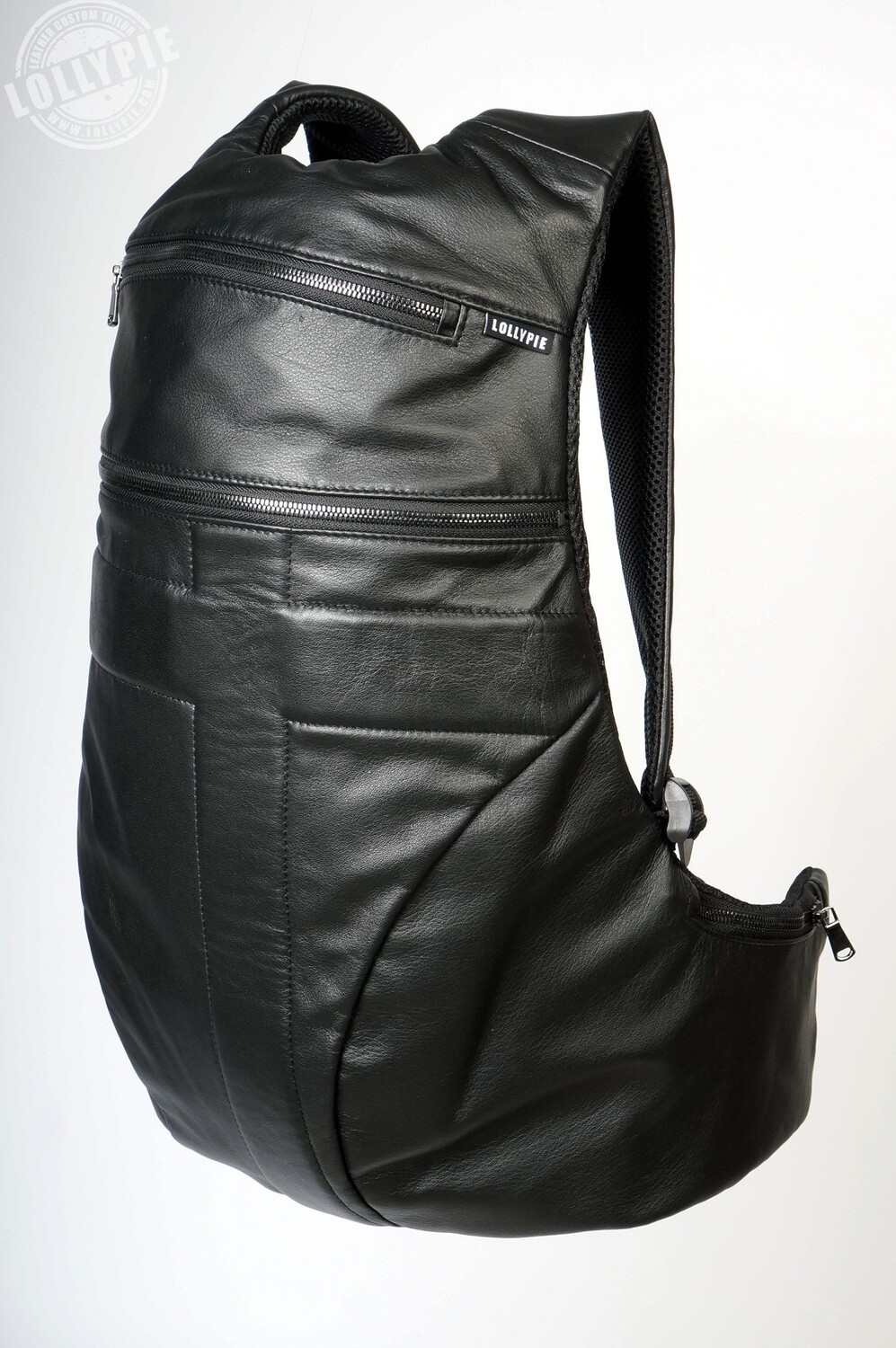 Анатомический черный рюкзак из натуральной кожи