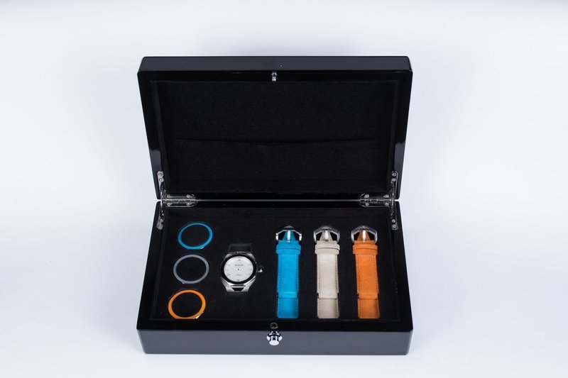 Series A Full Box Set - Comes standard with Noir Black Strap and Bezel Set, plus 3 Strap & Bezel Sets of your choice. FREE Bespoke Travel Case for extra Straps and Bezels Series A Full Box Set - Comes standard with Noir Black Strap and Bezel Set, plus 3 Strap & Bezel Sets of your choice. FREE Bespoke Travel Case for extra Straps and Bezels