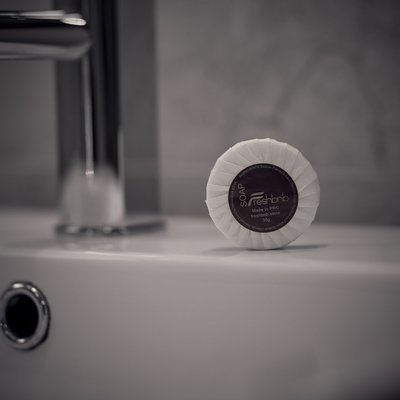 Pack of 100 guest soap - 30g each Pack of 100 guest soap - 30g each