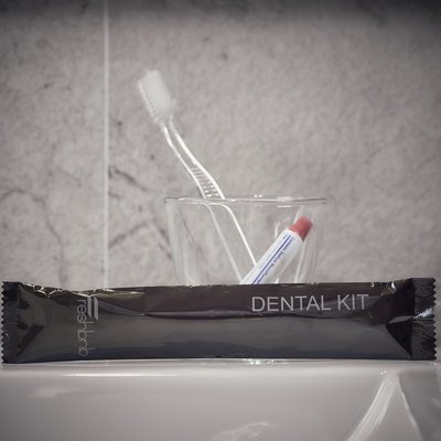 Pack of 100 toothbrush + toothpaste sets Pack of 100 toothbrush + toothpaste sets