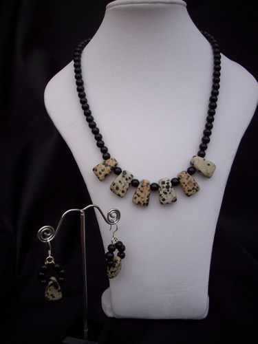 Jet &amp; Howlite