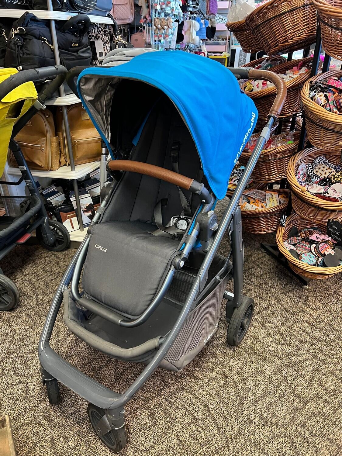 stroller with leather handle