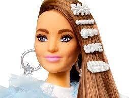 Barbie - Muñeca extra Chamarra Amarilla