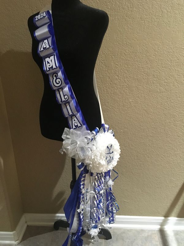 Deluxe Sash Mum