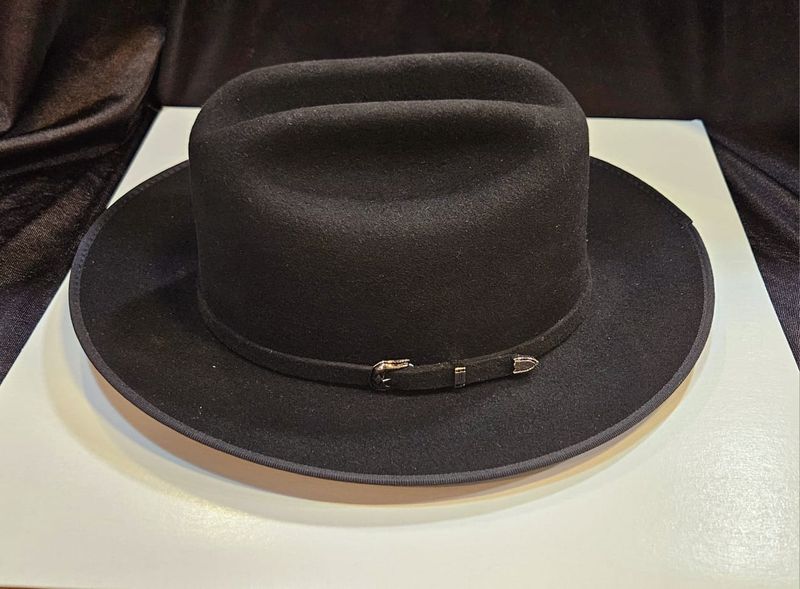 Small Brim Black Felt Cattleman