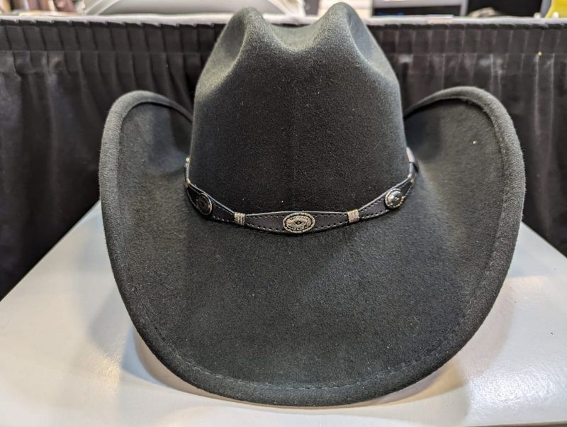 Black Felt Poison