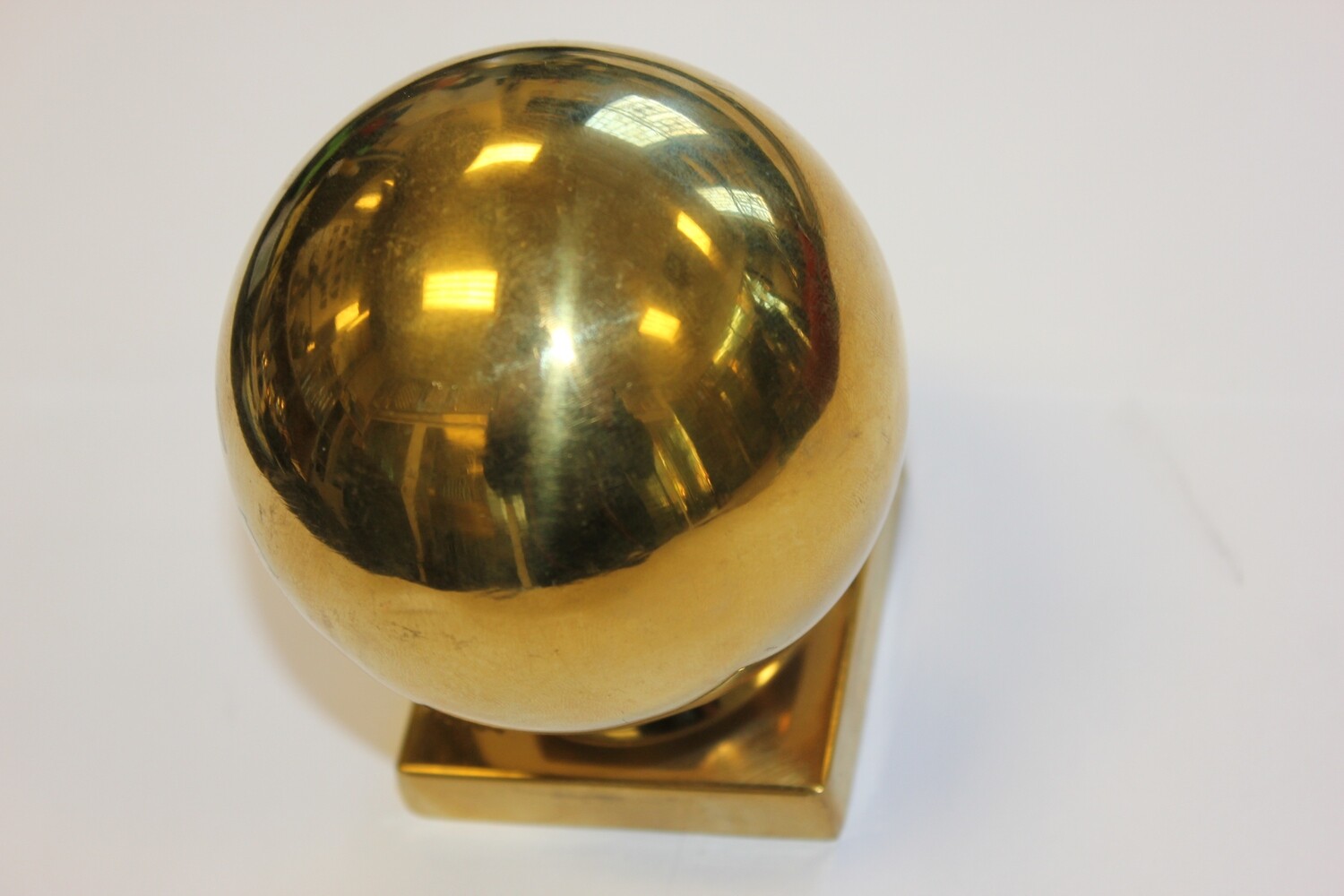2" x 2" 3" ROUND GOLD  BALL W/BASE (金色连体球）