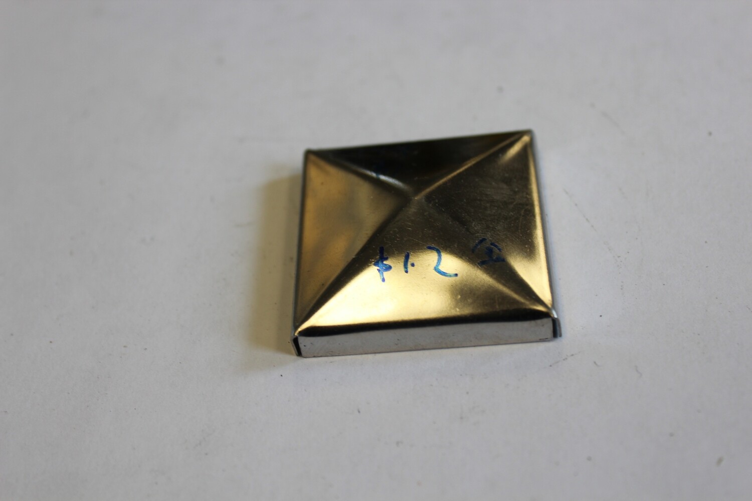 1 1/2" x 1 1/2" SQUARE PYRAMID SILVER 五星盖 - 银
