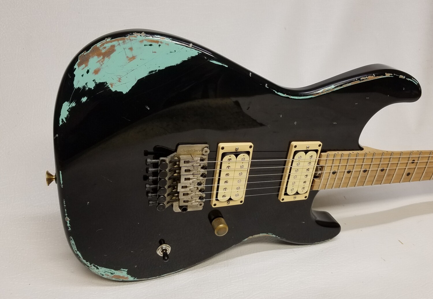 Splawn SS1 Guitar Nitro Relic Black over Surf Green