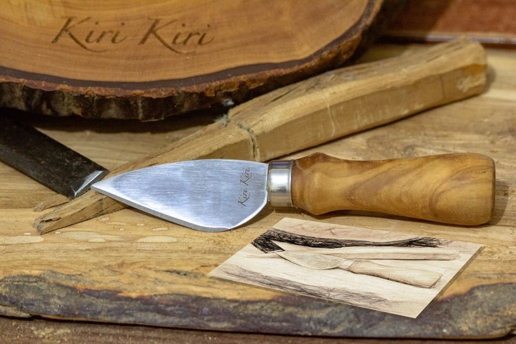 Tabla de Olivo y 1 Cuchillo con mango de Olivo para quesos