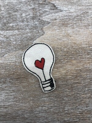 Light bulb heart Feltie