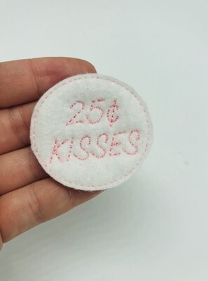 .25 kisses Feltie