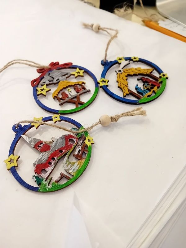 Set of 3 wooden handpainted decorations (2)