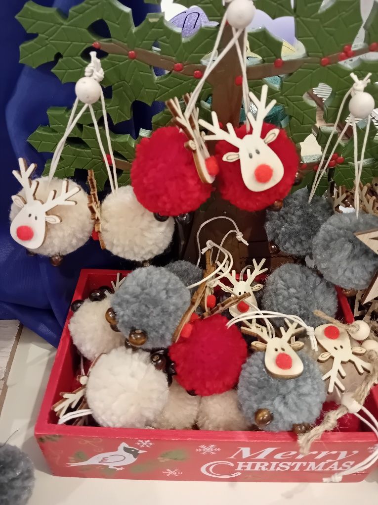 Pom pom reindeer