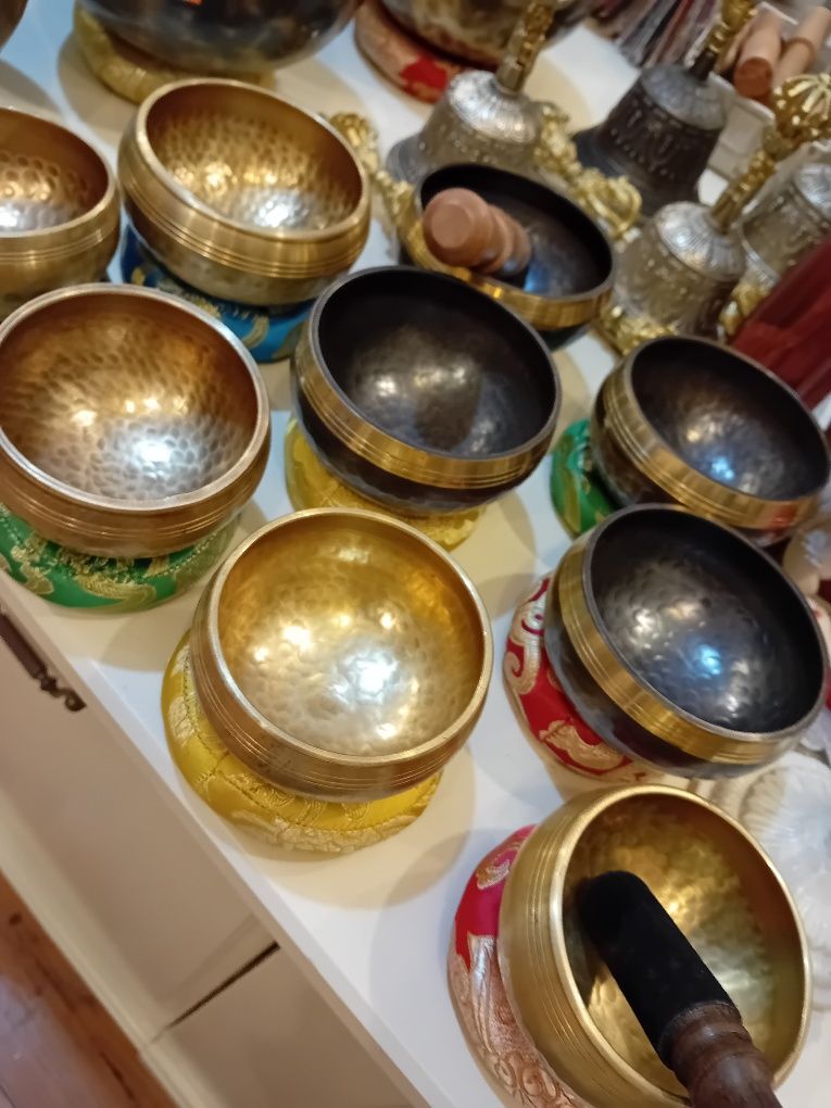 Cast, single metal singing bowl from Nepal @8cm to 10cm