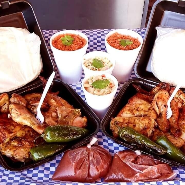 Pollo Entero con arroz y ensalada de coditos