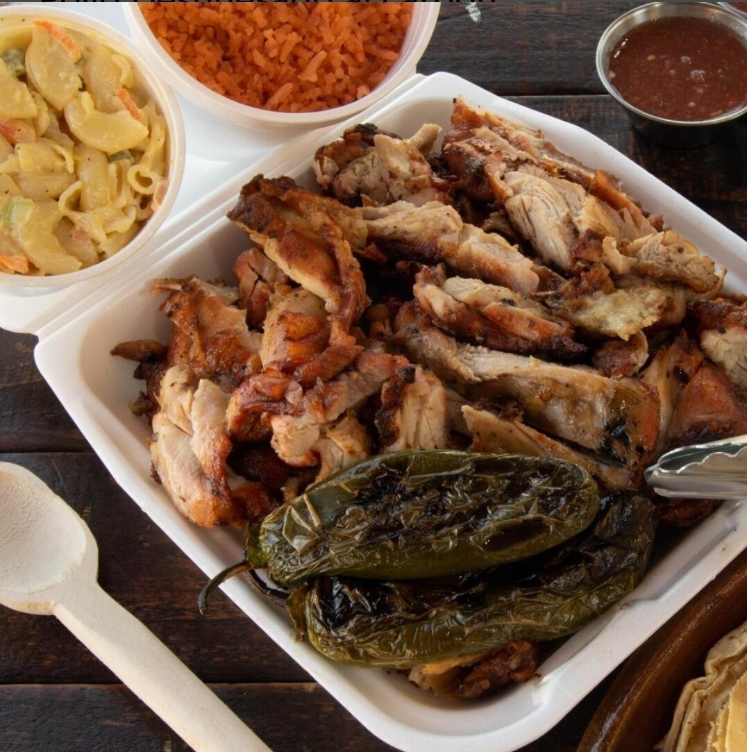 Orden Pollo Deshuesado al carbón con arroz y ensalada