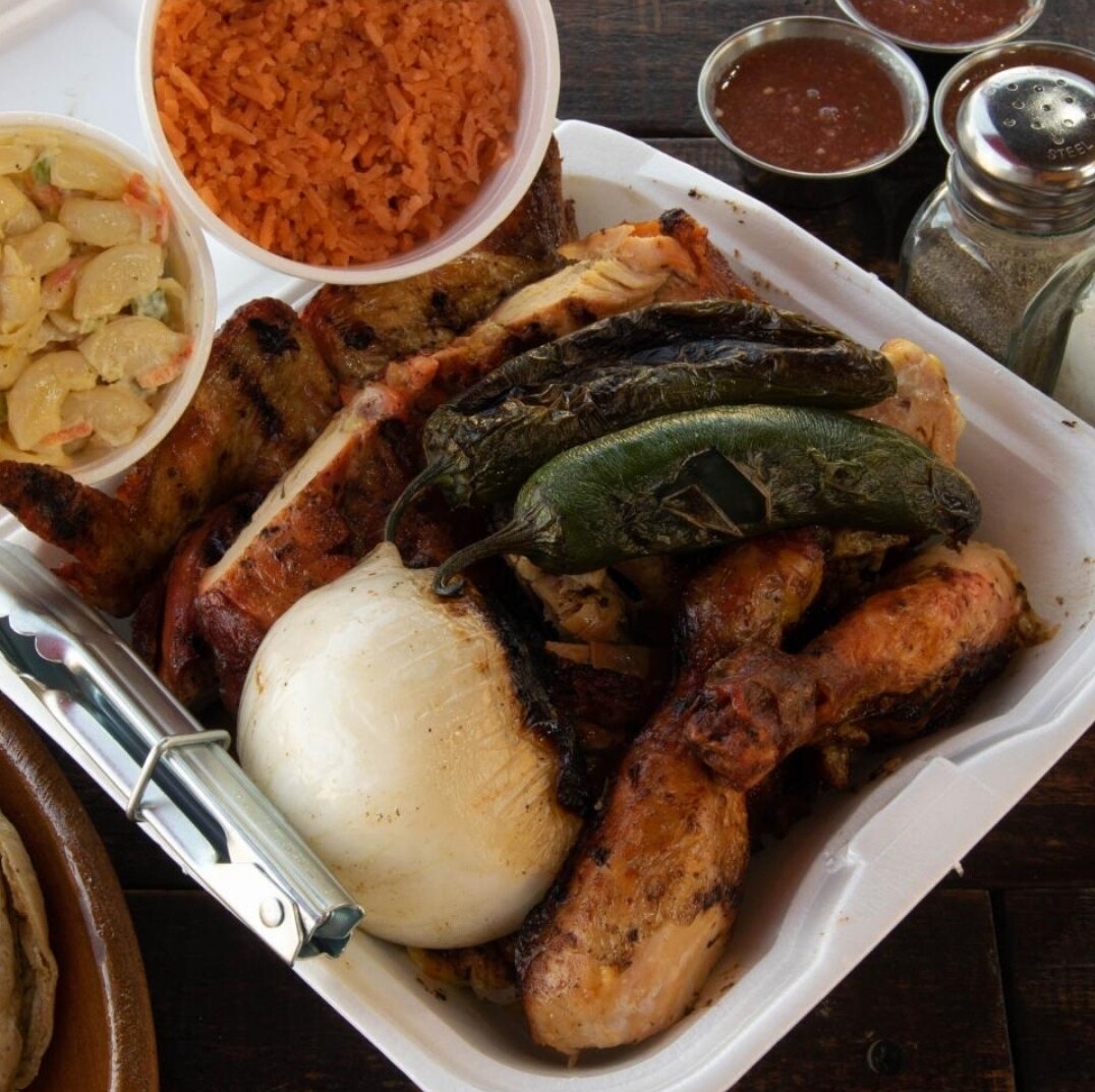 Pollo Entero con arroz y ensalada de coditos