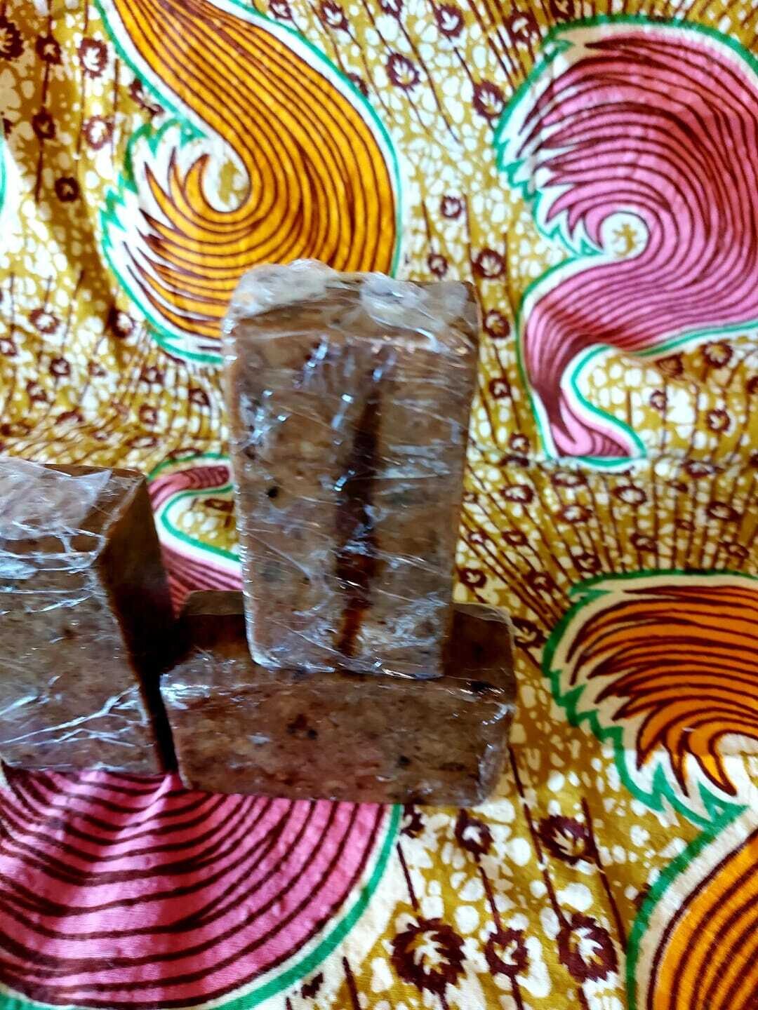 West African Black Soap / Savon noir de l&#39;Afrique de l&#39;Ouest