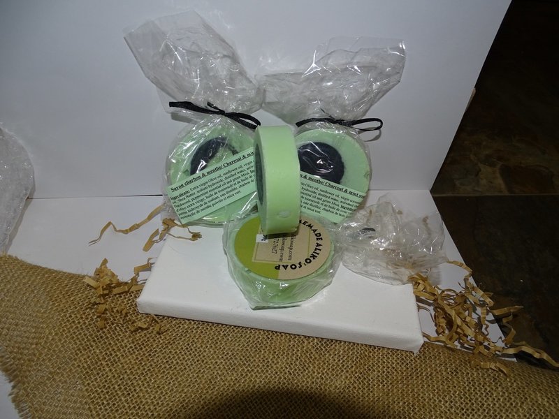 Charcoal &amp; Mint Soap/ Savon Charbon &amp; menthe