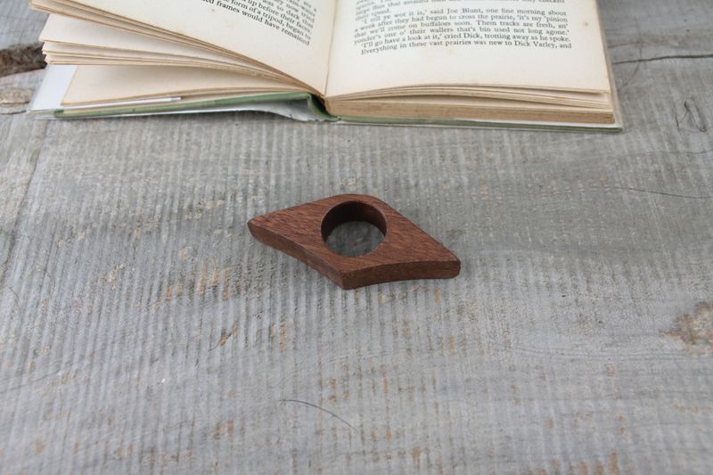 Sapele Mahogany Wood 25mm Thumb Ring Book Page Holder