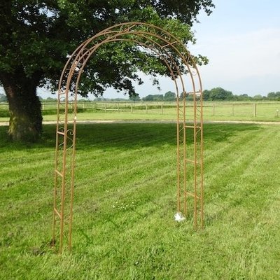 Lot 9,   A gothic style metal garden arch, 150cm 50/70