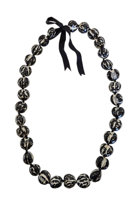 Kukui Nut Lei - Black &amp; White