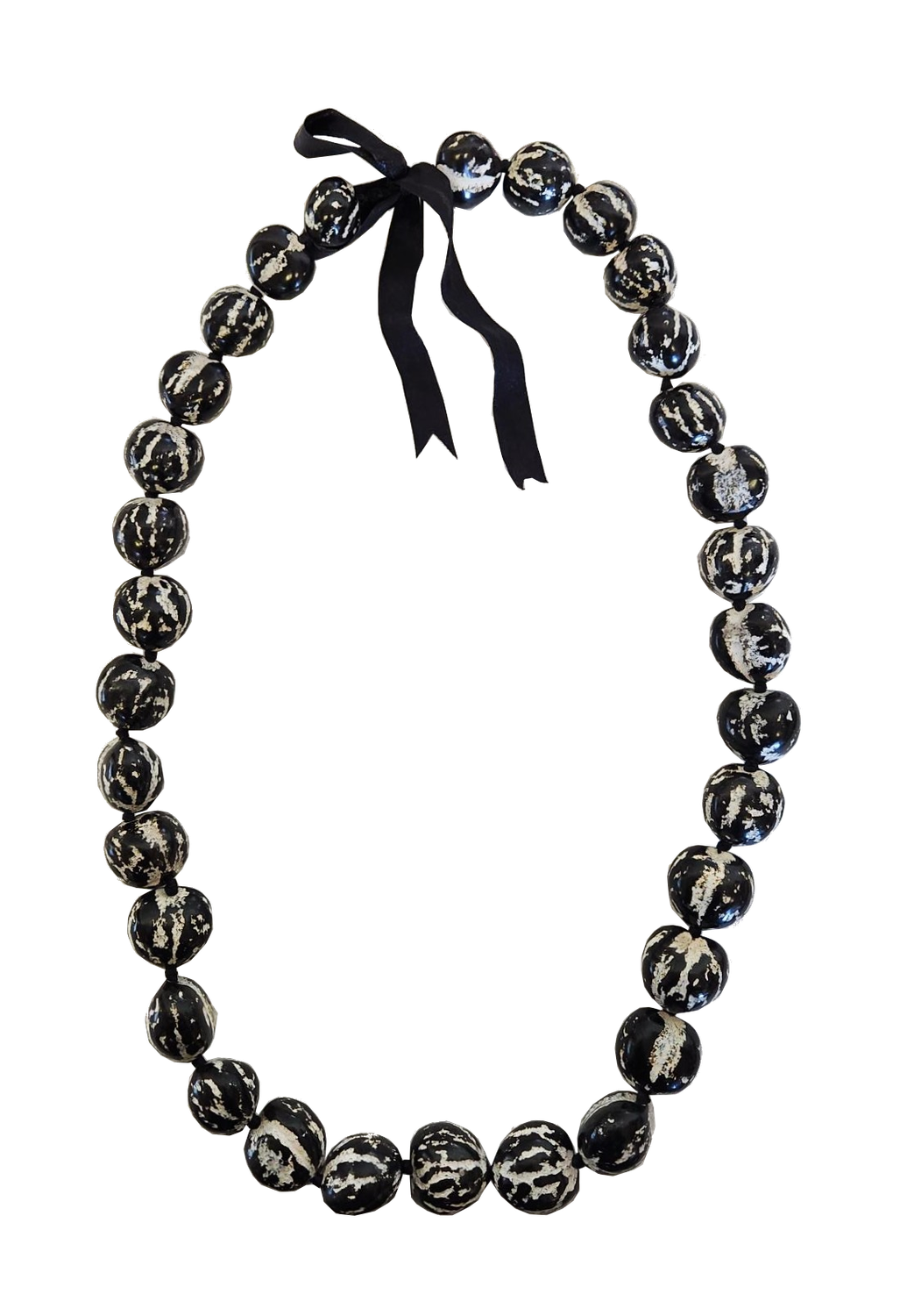 Kukui Nut Lei - Black &amp; White