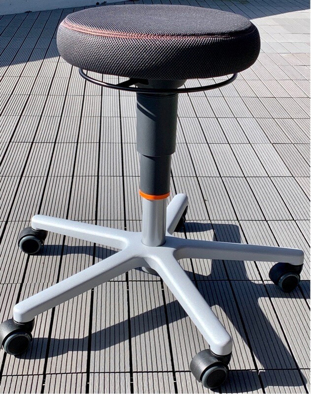 Arbeitshocker, ergonomisch mit Rollen