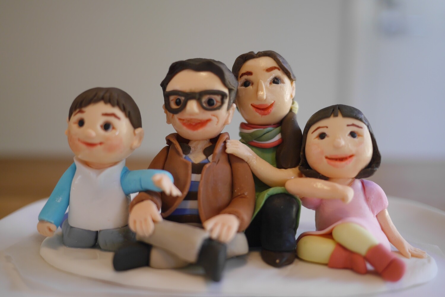 Fondant Cake Topper - Personalised Family Figurines in Sitting