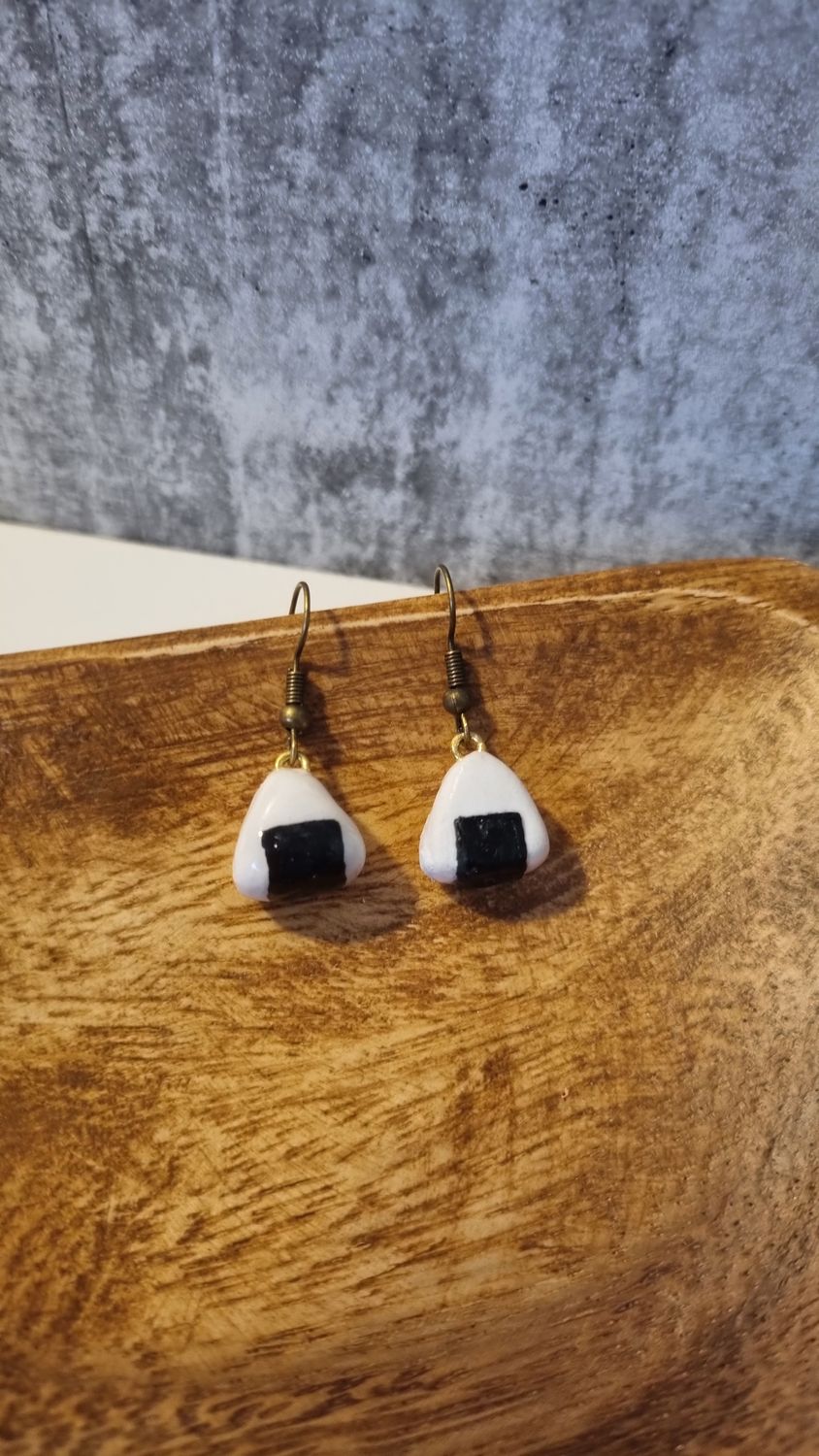 Onigiri Earnings - Polymer Clay Food figure, Miniature Figure, Japanese Food, Fake Food accessories, Real looking food, earrings, Clay Food, Sweets, Figure, Fake food Figure, Miniature Figure, Japanese food samplings, Food Display, 3D figure 