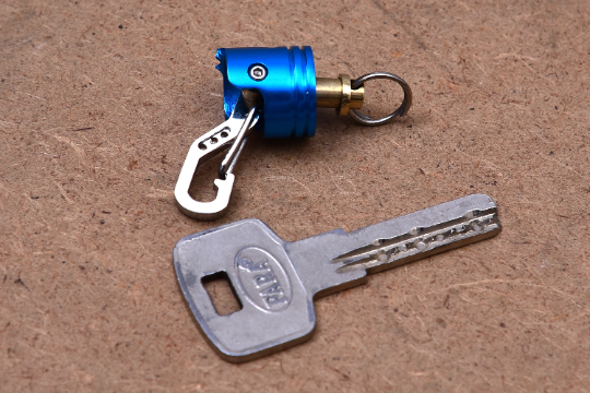 KYLINK Quick release connector Key chain with Skull Piston Bob Car Pendant Double Swivel Light Blue