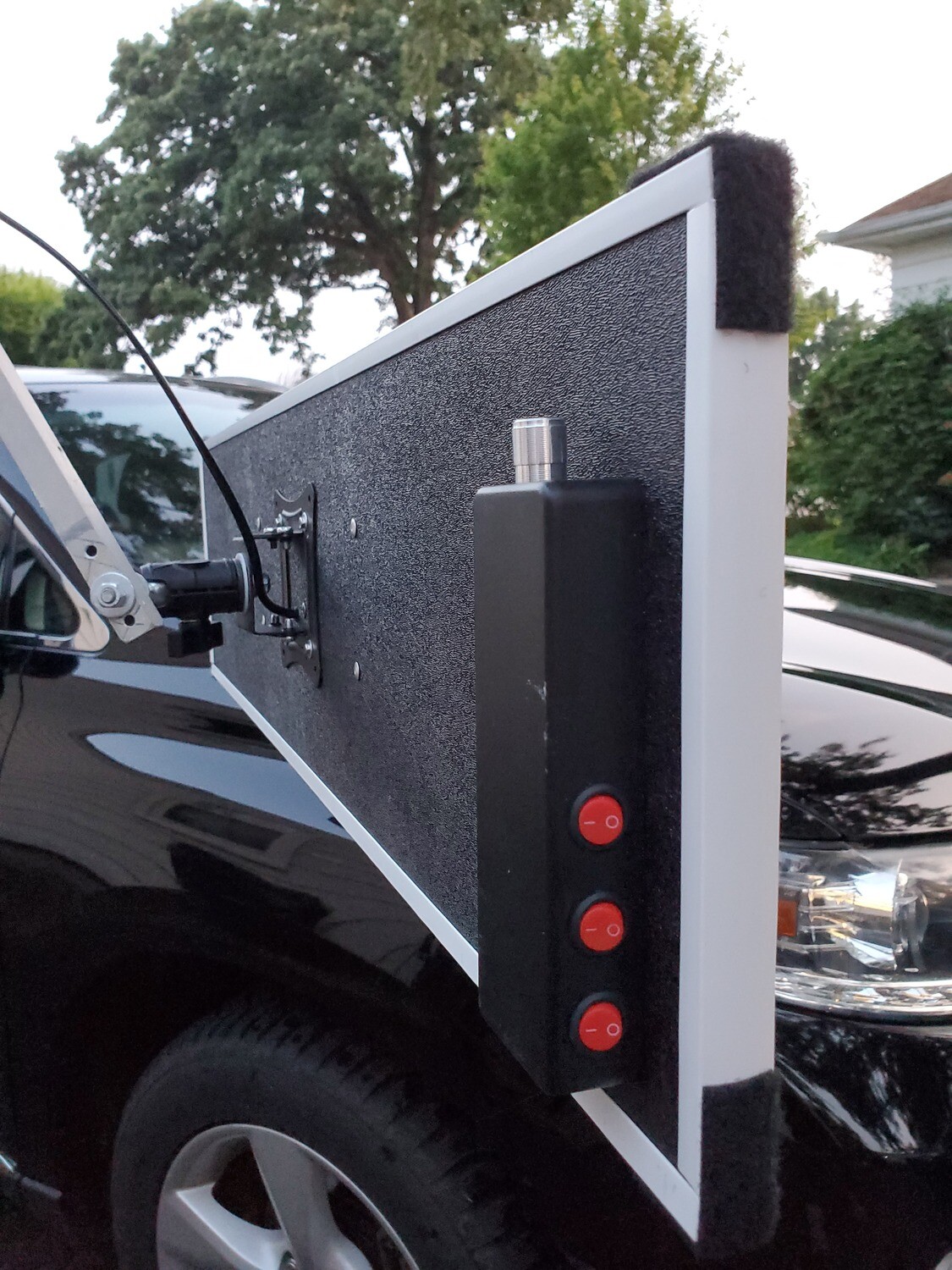 3 Lines  PDR Lights. (C----W---C). Dimmer. Bracket. Switches. Coiled Wire.