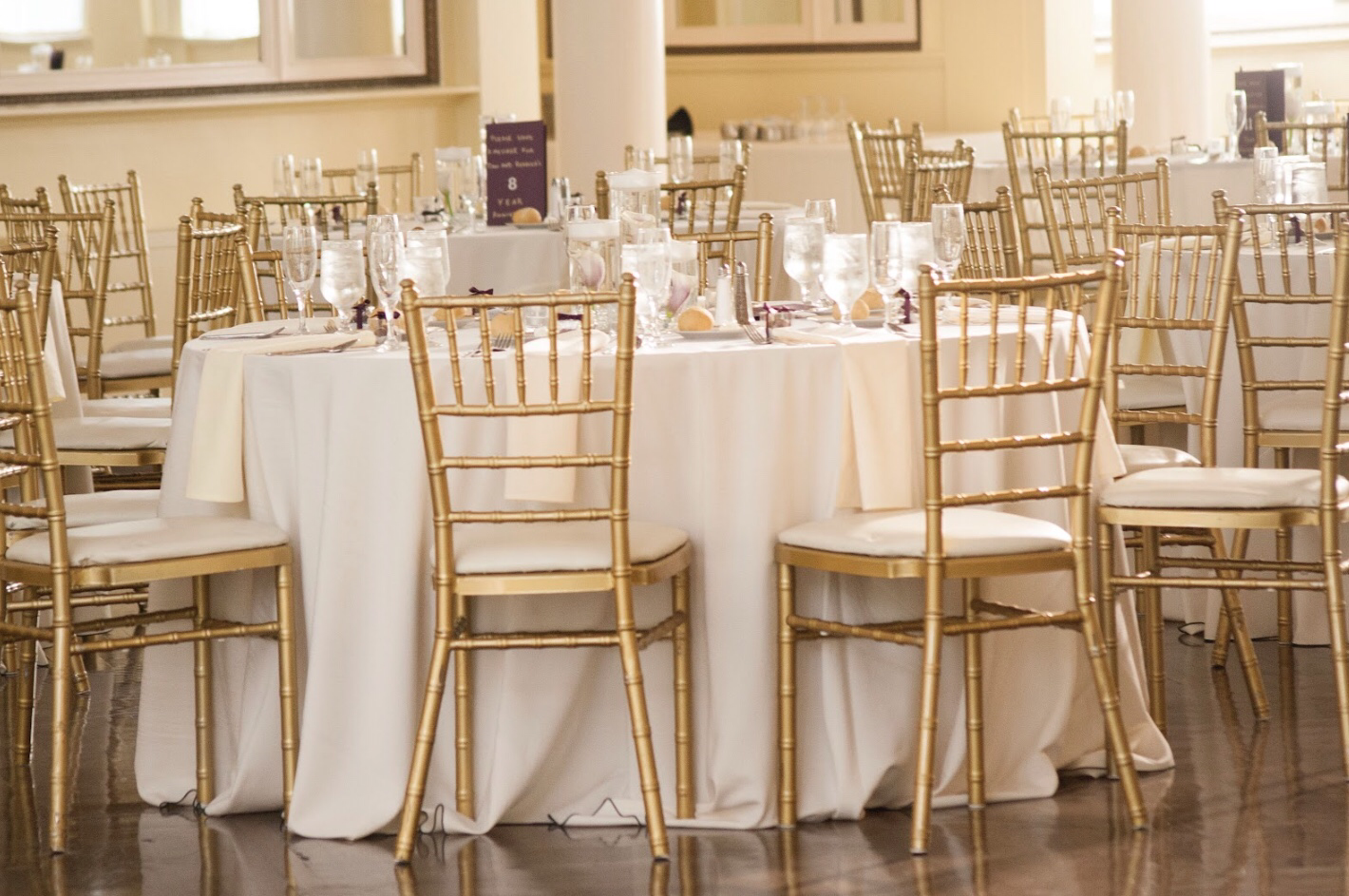Gold resin 2024 chiavari chairs