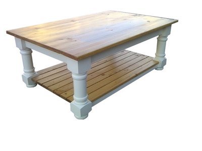 Traditional Turned Leg Coffee Table With Shelf