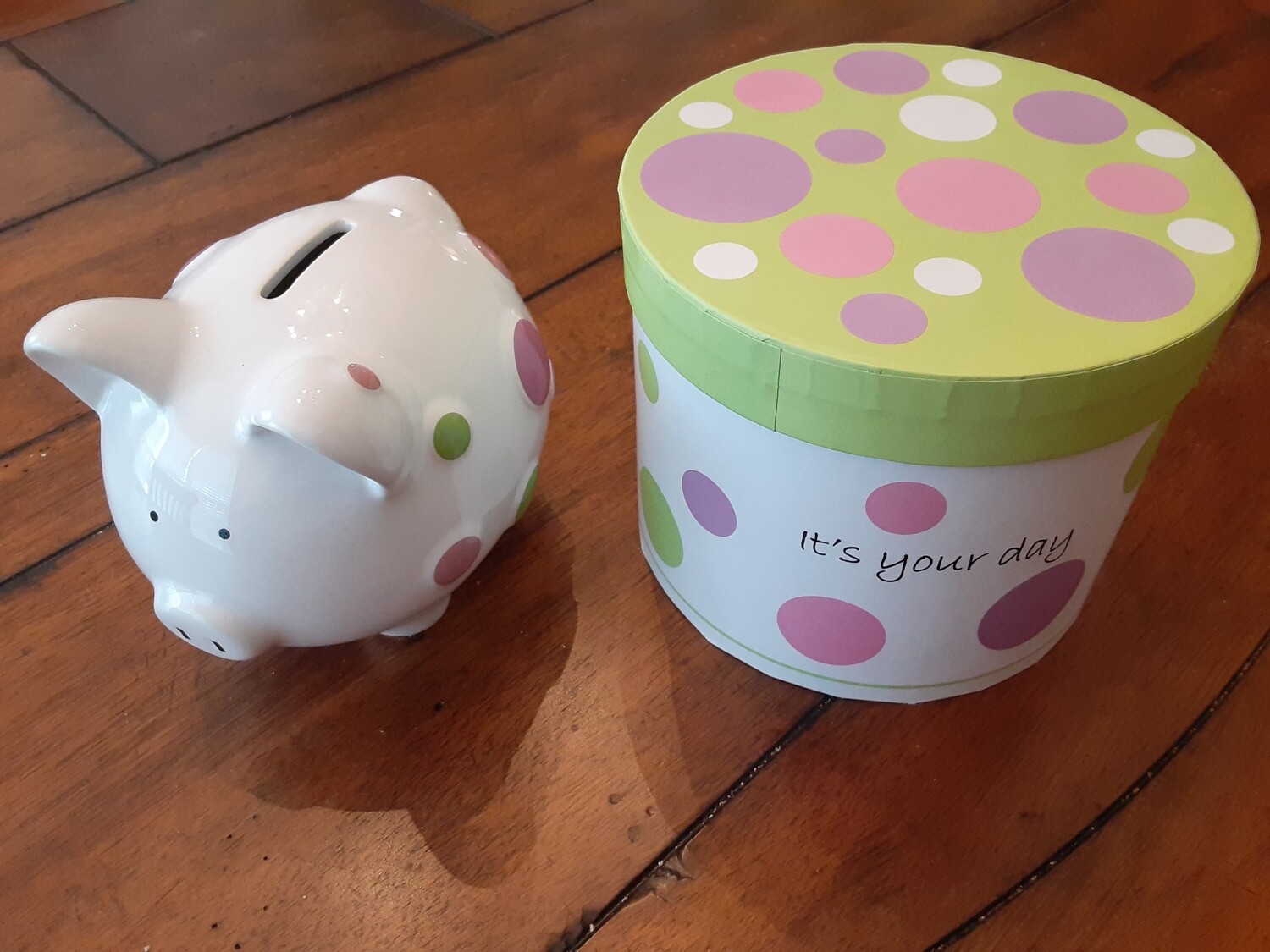 WHITE POLKA DOT CERAMIC PIGGY BANK WHITE POLKA DOT CERAMIC PIGGY BANK