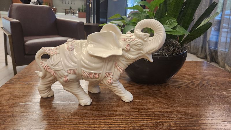 CIRCUS ELEPHANT