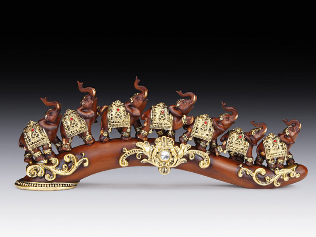 7 DECORATIVE ELEPHANTS ON BRIDGE 7 DECORATIVE ELEPHANTS ON BRIDGE