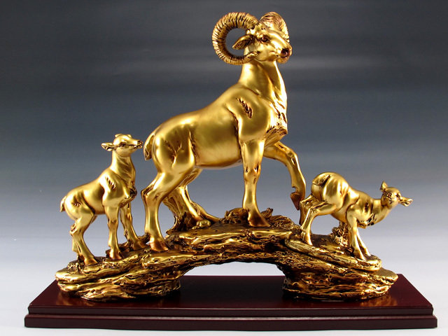 GOLDEN RAM FAMILY ON ROCKS GOLDEN RAM FAMILY ON ROCKS