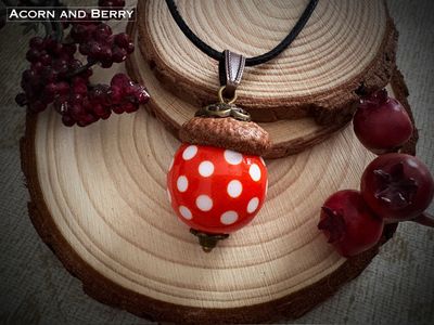 Acorn Pendant - Vintage Lucite