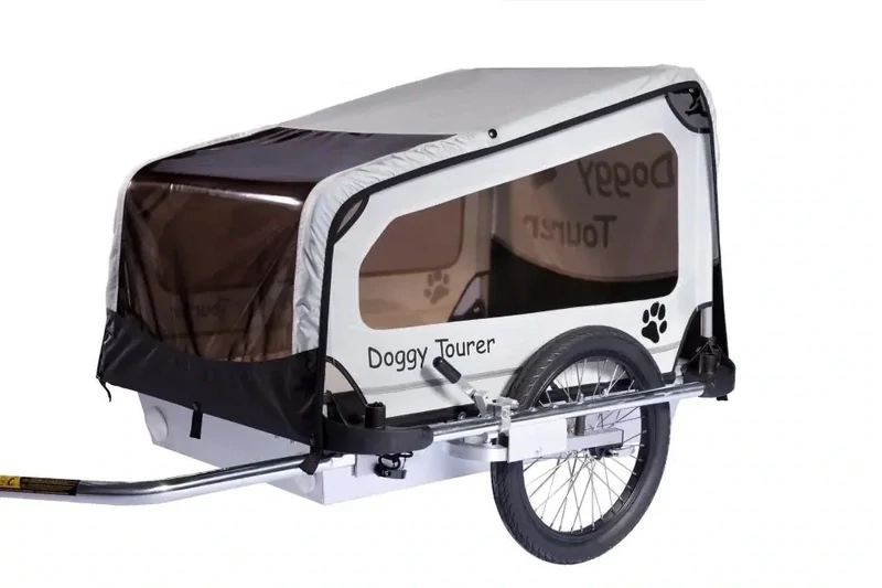 Der DoggyTourer Hundeanhänger ist ein gefederter, nachhaltiger, schadstofffreier und robuster Anhänger der in seiner Qualität und Langlebigkeit unerreicht ist.