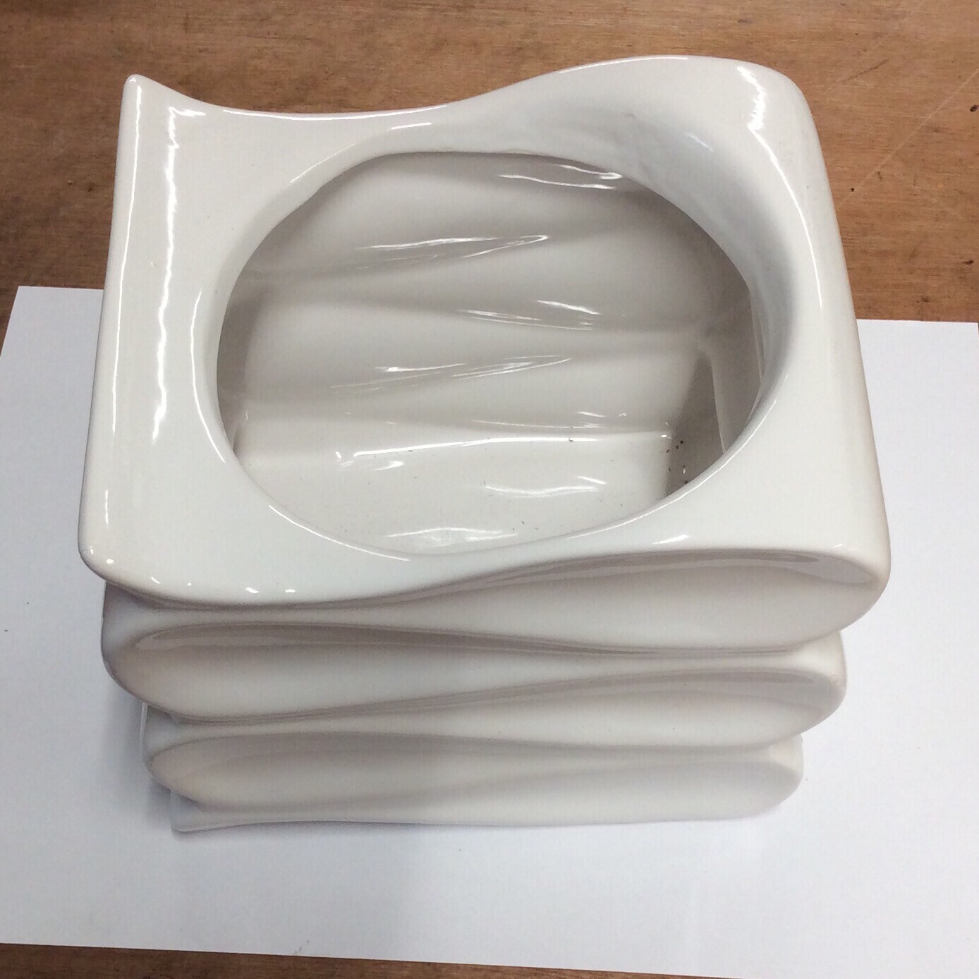Wavy Pot