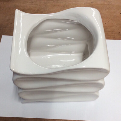Wavy Pot